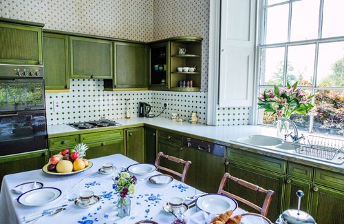 Glenisla Apartment | Seasyde House - Garden View