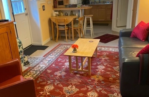 Wallingford Apartment | Seattle at its Best - a Great Neighborhood for Walking!