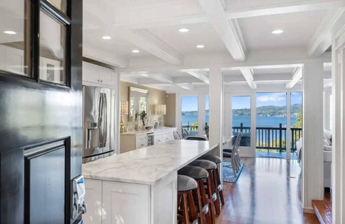 Bryn Mawr-Skyway House | Seattle’s Best Kept Secret Lake Views + Central Locale