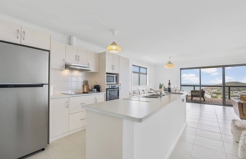 Encounter Bay House | Seaview at the Bay - Wi-Fi and Linen Included