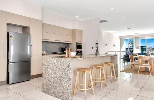 Henley Beach House | Seaview Horizon - Coastal Elegance by Henley Beach