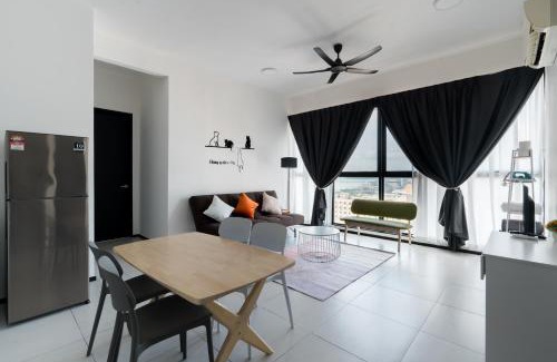 George Town Apartment | Seaview Infinity Pool 2BR 2CP 8Pax Urban Suite 251