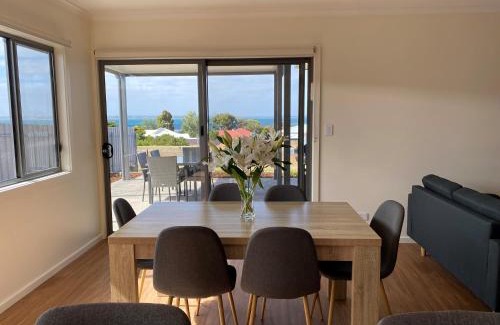 Kingscote House | Seaview on Terry Court