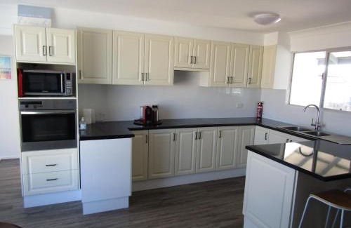 Tiddy Widdy Beach House | Seaview Retreat