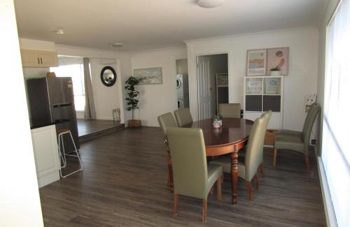 Tiddy Widdy Beach House | Seaview Retreat