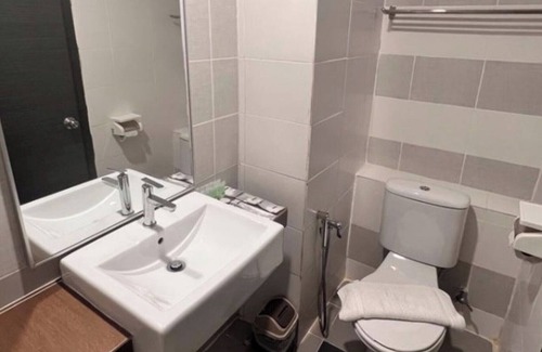 Lubok Buaya Apartment | Seaview room with balcony 4-5pax @ Cenang Beach