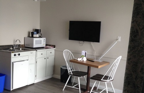 Downtown Hotel | Sechelt Inn