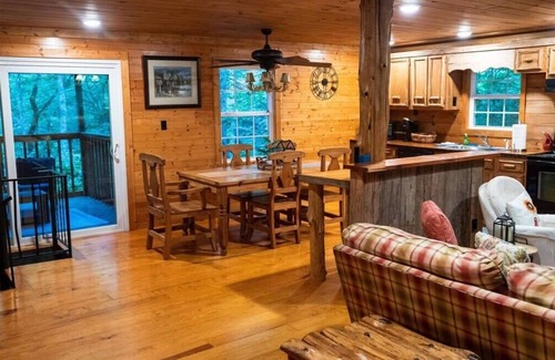 Smithville Cabin | Secluded 3BR 1BA Cabin for Cozy Living