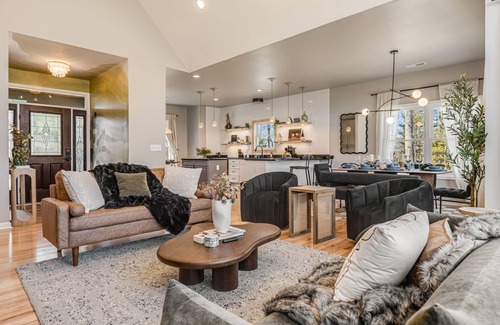 Hendersonville House | Secluded 5BR Stay,HotTub,Sauna,GameRoom,FirePit