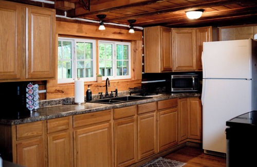 Ray Cabin | Secluded Cabin near Hocking Hills - pet friendly!