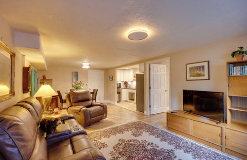 Elizabeth Apartment | Secluded Elizabeth Apt on 3 Acres: Pets Welcome!