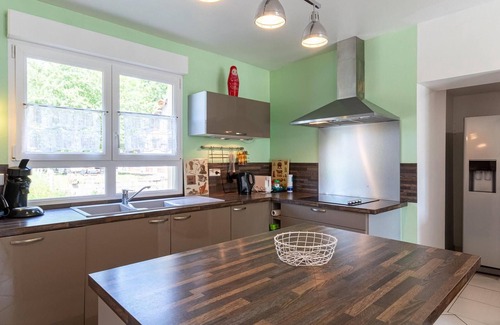 Jussey Cottage | Secluded Fisherman's Cottage with large capacity near the Saône