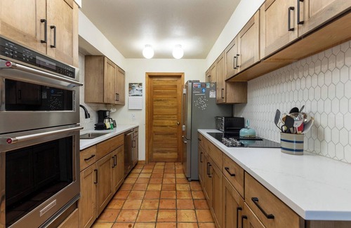 Royal Mountain Ranch House | Secluded Frisco 3BR 3BA 5 minute walk to the heart of Main St