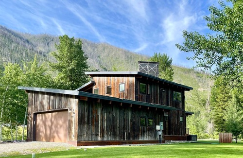 Board Ranch House | Secluded Home w/Gas Grill, Deck, Private Hot Tub, Gas Fireplace, Ski & Mtn Views