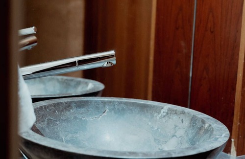 Sedgwick House | Secluded Inland Manor With A Pool