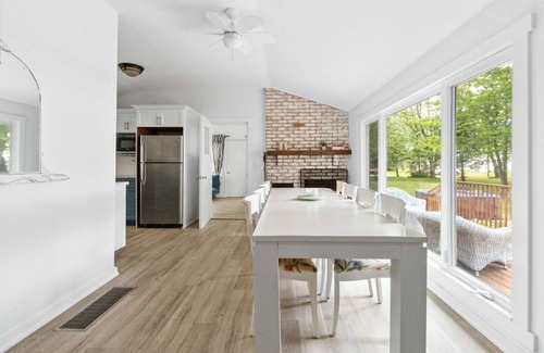 Lowbanks Cottage | Secluded Lakeview w/Hot Tub & Volleyball