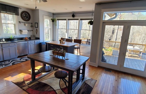 Spruce Pine House | Secluded Mountain Home for 10 w/Hot Tub & Theater