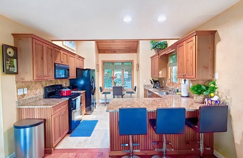 Stratton Mountain House | Secluded Mountain Retreat: Gorgeous Views, Five Mins to Stratton, Sauna, Firepit