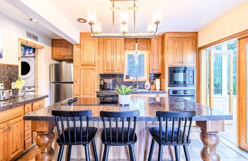 Crown House | Secluded rustic cabin 2 miles from Breck gondola w/wooded lot & hot tub