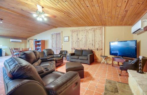 Medina House | Secluded Texas Hill Country Vacation Rental - Deck