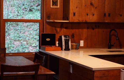 North Admiral Cabin | Secluded Tree-Top Cabin on West Seattle Waterfront