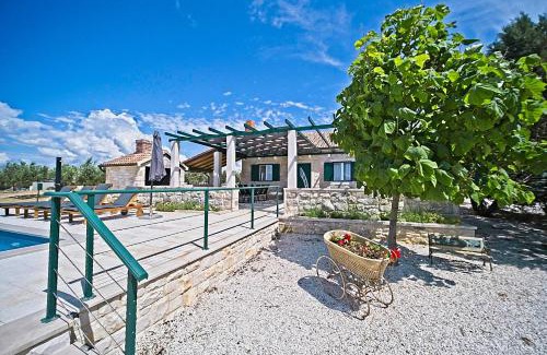 Praznica House | Secluded vacation house Bračuta with swimming pool