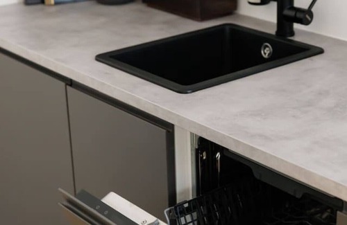 Brigittenau Apartment | Secret Garden Suite with Terrace, 10 min to Center