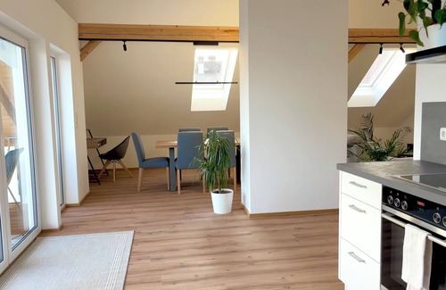 Seekirchen Markt Apartment | "Seeblick" guest house - Bright penthouse apartment on the outskirts of Salzburg