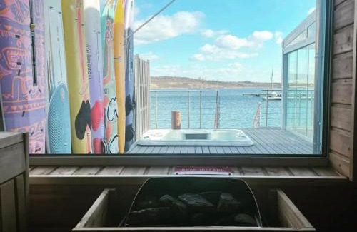 Mucheln House | Seehaus Pippa mit Sauna and Whirlpool direkt am See