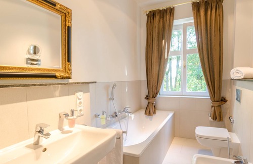 Buelow Hotel | Seeschloss Schorssow