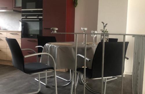 Scheid Apartment | Sehr schöne ufernahe ebenerdige Ferienwohnung Pura Vida auf der Halbinsel Scheid