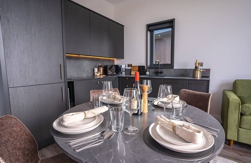 Llangefni Cottage | Seiriol Lodge - sleeps 4 guests in 1 bedroom