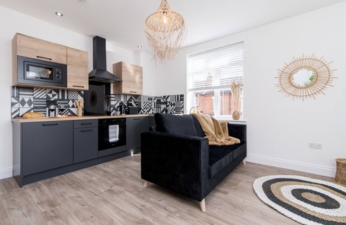 Rugby Apartment | Self Contained-Ibiza inspired 2 bed full Duplex Boutique Apartment
