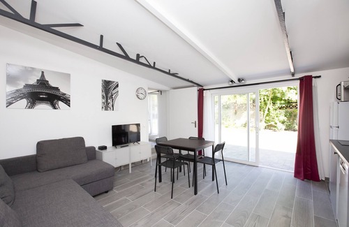 Garches Apartment | Self-contained T4 apartments just outside Paris for 2 families/friends