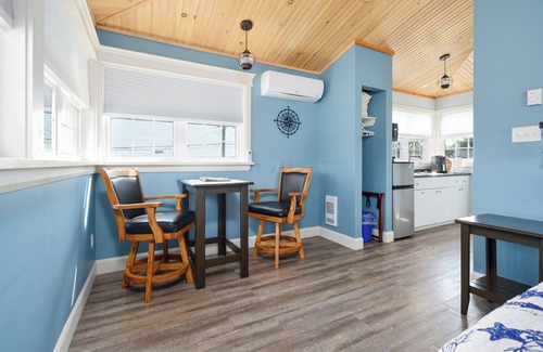 Baddeck Cabin | Selkie’s Rest S/Y Elsie Lighthouse (Blue)