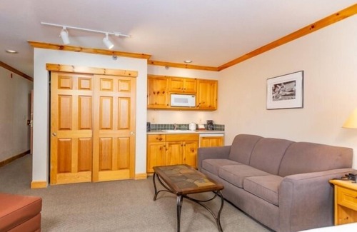 Sandpoint Hotel | Selkirk Lodge