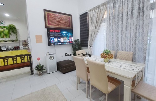 Kampung Bukit Rangin House | SEMI D 4-bedroom house with AC, WiFi & Netflix