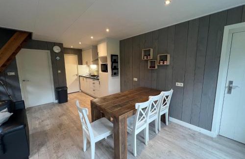 Stramproy House | Semi-detached bungalow 'Muizenoortje' at park Vosseven