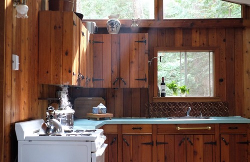 Savary Island Cabin | Semi-Waterfront: 2 minutes walking distance to a beautiful sandy beach!