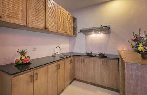 Batubelig Villa | Seminyak Tropical Private 2BR Villa 650m to Beach