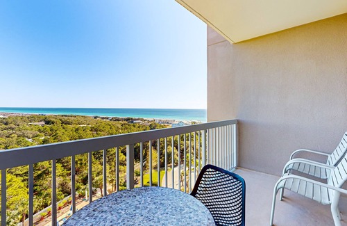 Sandestin Apartment | Sensational studio near the beach w/great ocean views, shared pool and hot tub