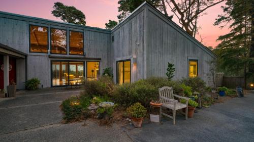 Del Monte Forest House | Serene Crest by AvantStay A Design Near Beaches