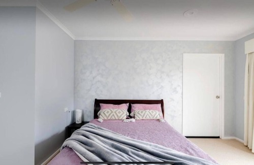 Gladstone Park House | Serene Guest Room in Gladstone Park with Private Entrance