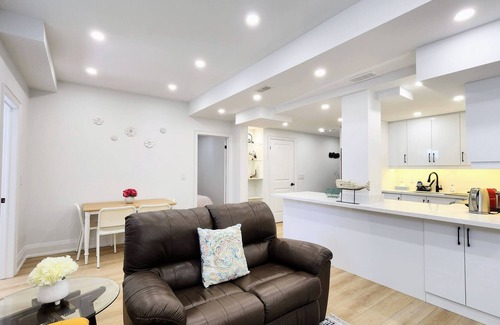 Glen Abbey House | Serene High-celling Retreat in Upsacle and Safe Neighbourhood