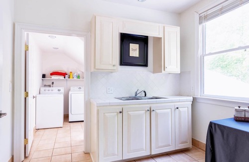 Brentwood House | Serene Large 5bd/5.5ba Estate in Brentwood