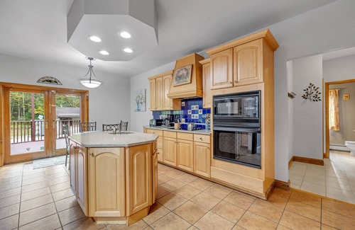 Reeders House | Serene Poconos Home with Private Swimming Pool, Hot Tub, Game Room & more