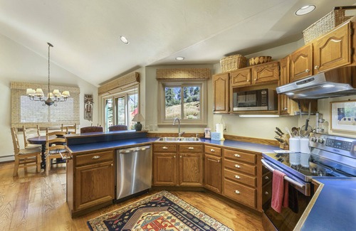 Idlewild Estates House | Serene Retreat - Fire Pit - Great Views - Air Conditioning! STR2024-085