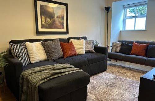 Rusholme House | Serene Retreat Sleeps 6 with Garden