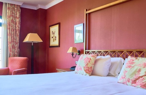 Cebreros Hotel | Serene Room with Stunning Views Near World Heritage Ávila