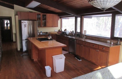 Wellfleet House | *Serene + Secluded Classic Cape Home w/BBQ, Pool Table, and Deck*